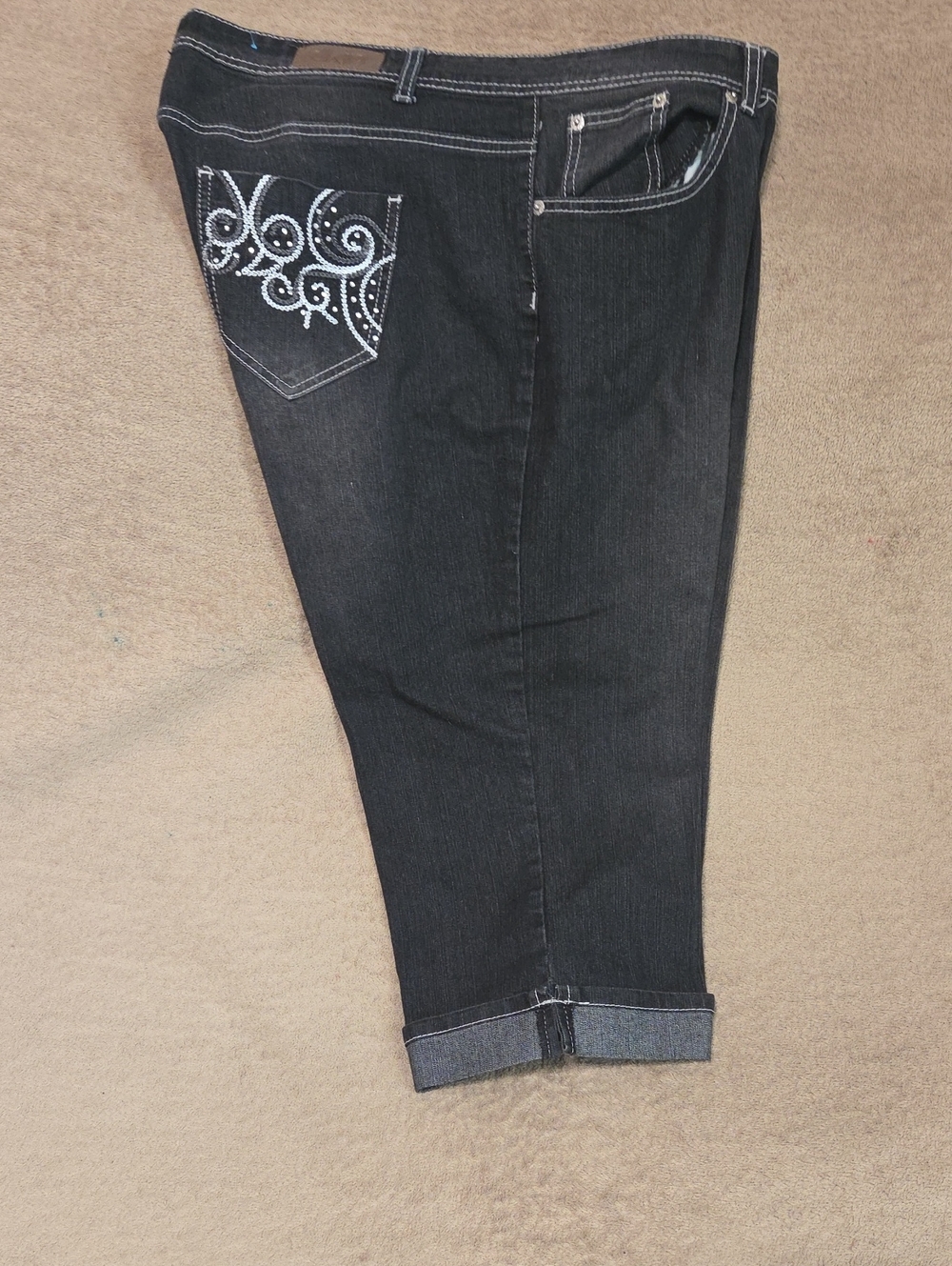 Black Capri Jeans with Embellished Pocket